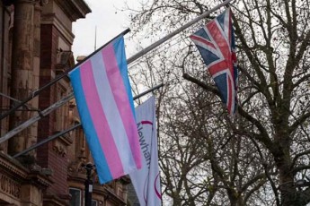 The-Guardian-transgenderTa-janmrTelobis-asociaciaSi-msjeloben-im-trans-klientebis-momsaxurebaze-romlebsac-pirovnebis-identobis-aSliloba-aqvT