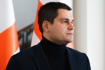 mixeil-dauSvili-axals-dairqmeven-Tu-sxva-rames-CemTvis-isini-nacionaluri-moZraobaa---arcerT-politikur-partiasTan-araviTari-tipis-gaerTianeba-da-koalicia-ar-gveqneba-maT-Soris-arc-gvaramia-meliasTan
