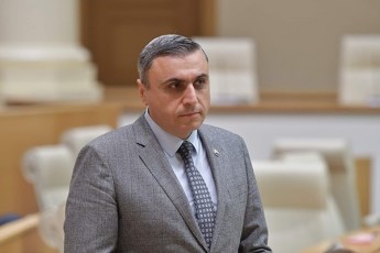 ukraina-gadaiqca-qarTveli-kriminalebis-TavSesafrad-dawyebuli-mixeil-saakaSvilisgan-dasrulebuli-giorgi-lorTqifaniZiTa-da-kidev-sxva-maRalCinosniT-maT-Soris-gamorCeuli-figura-zurab-adeiSvilia