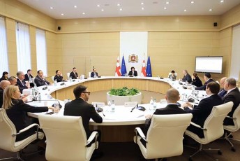 mTavrobam-aziis-ganviTarebis-bankis-yovelwliuri-Sexvedris-mosamzadebeli-sakiTxebi-ganixila