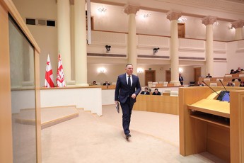 vaxtang-gomelauri-kriminaluri-policiis-reformis-farglebSi-gagrZelda-marTlwesrigis-oficris-institutis-ganviTareba---oficrebma-ukve-daiwyes-muSaoba-baTumsa-da-rusTavSi