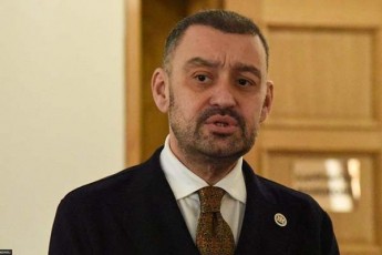 beqa-odiSaria-ana-nacvliSvils-qalbatono-ana-daanebeT-maswavleblobas-Tavi-sanam-Cven-zrdilobaze-daiwyebT-azrebis-gamoTqmas-Tqvens-zrdilobas-mixedeT-ra---qali-xarT-da-ar-gekadrebaT-gaufrTxildiT-mandilis-Rirsebas