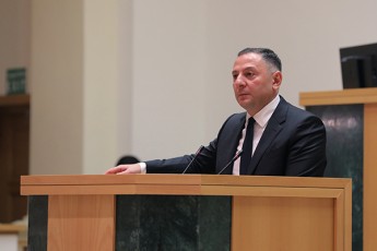 vaxtang-gomelauri-maSvelebs-didi-gamowveva-iyo-raWaSi-momxdari-tragedia-Cven-yvelam-vnaxeT-rogor-Tavdauzogavad-uwyvet-reJimSi-muSaobdnen-biWebi---minda-madloba-vuTxra-maT