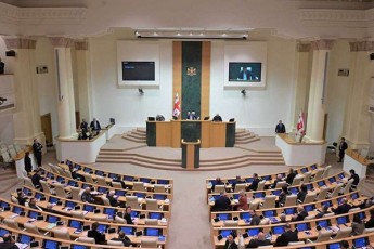 agenti-xar-marTla-sakuTar-qveyanas-ras-abraleb---saparlamento-umravlesoba-roman-gociriZes-dezinformaciis-da-qveynis-interesebis-sawinaaRmdego-gancxadebis-gavrcelebis-gamo-daupirispirda