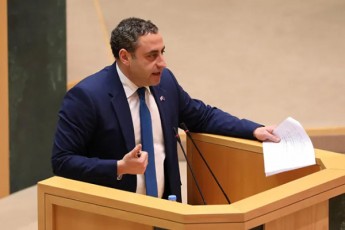 giorgi-vaSaZe-ilia-darCiaSvils-minda-gkiTxoT-ra-dagiSavaT-emigrantebma---vin-icis-risTvis-sWirdeba-gaWirvebaSi-myof-emigrants-sakonsulo-aRricxva-magram-ar-aregistrirebT-da-ambobT-rom-TqvenTvis-es-prioriteti-ar-aris