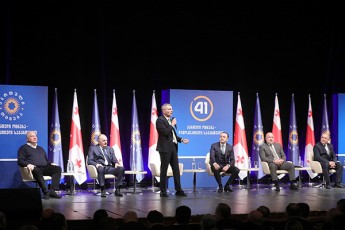 qarTuli-ocnebis-Tavmjdomare-irakli-RaribaSvili-da-partiis-liderebi-imereTis-mxareSi-partiul-aqtivs-Sexvdnen
