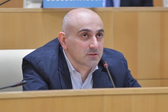 aleqsandre-raqviaSvili-SeTanxmeba-romelic-girCsa-da-qarTul-ocnebas-Soris-Sedga-aris-politikuri-vaWrobis-kargi-precedenti
