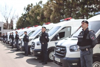 dacvis-policiis-departamentis-avtoparki-10-axali-javSnirebuli-mikroavtobusiT-Seivso