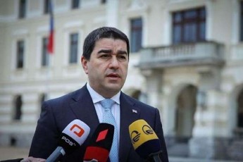 Salva-papuaSvili-gvqonda-saubrebi-donorebTan-iyo-piroba-Tavis-droze-rom-yvelaferi-gamWvirvalea-samwuxarod-es-piroba-ar-Sesrulda-piriqiT-gaizarda-radikaluri-jgufebisa-da-partiebis-faruli-dafinanseba