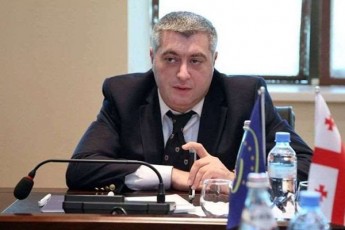 Tavad-evrokavSiris-parlamentma-gamosca-direqtiva-sadac-pirdapir-avaldebulebs-evrokavSiris-qveynebs-miiRon-kanonmdebloba-romelic-ucxouri-saxelmwifos-rols-gamoavlens