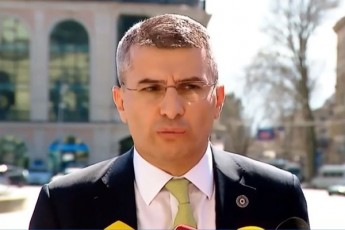 mamuka-mdinaraZe-Cven-piroba-gvqonda-rom-kanons-ar-davbrunebodiT-maT-araTu-piroba-hqondaT-faqtobriv-mocemulobad-asaRebdnen-imas-rom-finansebi-gamWvirvalea-ramdeni-magaliTi-davasaxeleT-rom-piriqiT-gaumWvirvalea