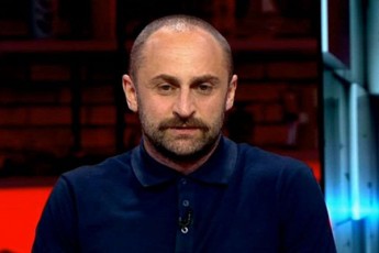levan-gogoreliani-axla-radikalurad-gansxvavebul-qveyanaSi-vcxovrobT-SeiZleba-adamiani-adges-erTi-televiziidan-meoreSi-gadavides-nacmoZraobis-mmarTvelobis-dros-absoluturad-yvelafers-politikuri-saxe-hqonda