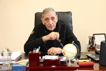 vasil-CigogiZe-saxelmwifo-Teatri-erTi-politikuri-mosazrebis-an-jgufis-moqmedebis-areali-rogor-gaxade-Cvenc-gvaqvs-Cveni-azri-da-ar-vfiqrobT-rom-gamWvirvaloba-dauSvebelia
