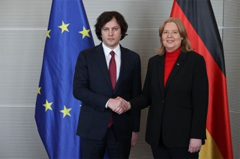 saqarTvelos-premier-ministri-irakli-kobaxiZe-germaniis-bundestagis-prezidents-berbel-bass-Sexvda