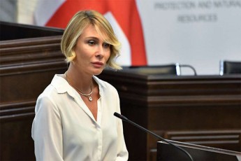 nino-wilosani-prezidentma-airCia-gza-rom-daupirispirdes-sakuTari-xalxisa-da-qveynis-interesebs