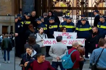 arasamTavrobo-organizaciebis-warmomadgenlebi-da-samoqalaqo-aqtivistebi-parlamentTan-gamWvirvalobis-Sesaxeb-kanonproeqts-aprotesteben
