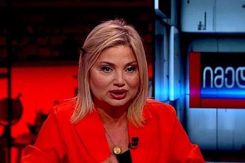 sofo-nikolaiSvili-radikalebze-aseTi-miuRebeli-Tu-aris-ruseTi-rusuli-kanonebi-ratom-iTmenen-maT-gverdiT-elene-xoStarias-romlis-ojaxsac-rusuli-rublebi-ericxeba
