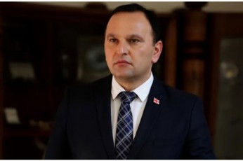 paata-manjgalaZe-es-samoqalaqo-dapirispirebisken-gadadgmuli-nabijia