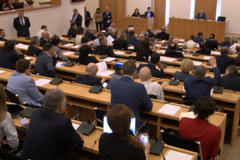 anri-oxanaSvilma-Tina-bokuCavasa-da-Teona-aqubardias-sxdomaTa-darbazi-daatovebina
