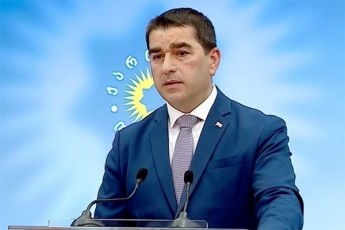 Salva-papuaSvili-mixael-roTis-Tavdasxma-qarTul-eklesiaze-samwuxaroa-erTi-xelis-mosmiT-wyalSi-yrian-yvelafers-aseTi-qarafSuta-politikosebi-rodesac-Tavs-esxmian-qarTul-eklesias-verc-acnobiereben-ras-akeTeben