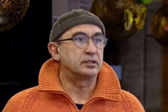 avTandil-varsimaSvili-rogorc-Teatris-xelmZRvaneli-valdebuli-var-pativi-vce-rogorc-mayurebels-aseve-msaxiobebs-da-teqnikur-personals-ar-davuSva-mxareebad-dayofa