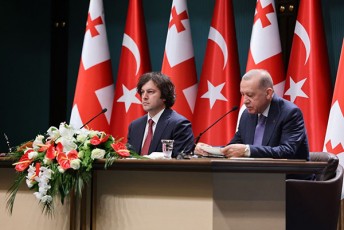 irakli-kobaxiZe-vgmobT-Tavdasxmas-premier-ministr-ficoze-da-slovakeTis-premiers-vusurveb-male-gamojanmrTelebas
