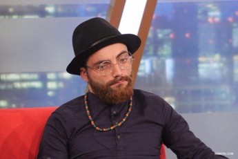 anri-bibineiSvili-jayeli-ver-da-ar-viziareb-am-protests-ar-veTanxmebi-im-Sinaarss-rac-aRmarTulia-scenaze-banerebis-saxiT-da-ar-mimaCnia-rom-scena-amisTvisaa---moqalaqeobrivi-poziciisTvis-arsebobs-sxva-araerTi-adgili