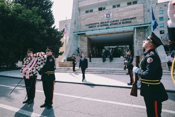 vaxtang-gomelaurma-samsaxurebrivi-movaleobis-Sesrulebis-dros-daRupuli-policielebis-memoriali-gvirgviniT-Seamko