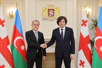 premier-ministri-irakli-kobaxiZe-azerbaijanis-sagareo-saqmeTa-ministrs-jeihun-bairamovs-Sexvda