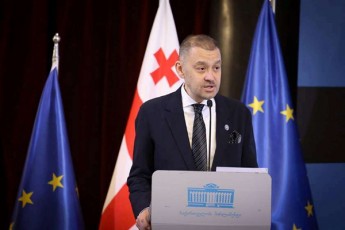 beqa-odiSaria-demokratiis-festivalze-aRniSnuli-RonisZieba-sworad-Seafasa-premierma-man-am-fsevdodemokratiis-festivals-avtoritarizmis-festivali-uwoda