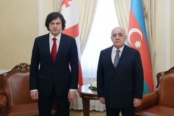 azerbaijanis-premier-ministri-irakli-kobaxiZes-saparlamento-arCevnebSi-qarTuli-ocnebis-gamarjvebas-ulocavs