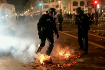 germaniis-policiam-berlinSi-sacxovrebeli-saxlisTvis-piroteqnikis-srolis-gamo-23-wlis-blogeri-daakava