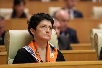 Tea-wulukiani-opoziciuri-partiebi-uars-amboben-TavianTi-adgilebis-dakavebaze-Tumca-ukve-miiRes-da-Cairicxes-is-Tanxebi-romlebic-maT-am-mandatebisTvis-ekuTvnodaT---daaxloebiT-ori-milioni