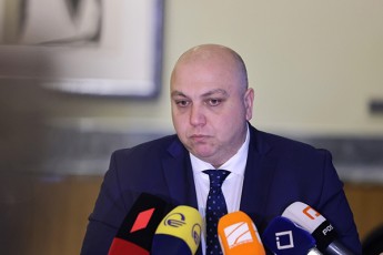 irakli-qarselaZe-yazaxeTSi-premier-ministris-vizitis-farglebSi-gamarTul-Sexvedraze-xazi-gaesva-Sua-derefnis-mniSvnelobas-aseve-gaziarebuli-iqna-is-miRwevebi-rac-infrastruqturis-mSeneblobasa-da-modernizacias-exeba
