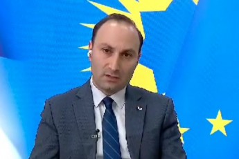 msoflio-samTavrobo-samitis-farglebSi-premier-ministrs-eqneba-araerTi-politikuri-mniSvnelobis-Sexvedra-aseve-gaTvaliswinebulia-sxvadasxva-Sexvedrebi-ekonomikuri-da-cifruli-teqnologiebis-TvalsazrisiT