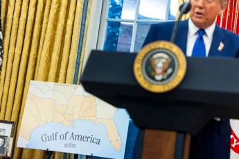 TeTrma-saxlma-Associated-Press-is-Jurnalistebs-ovalur-kabinetsa-da-prezidentis-TviTmfrinav-Air-Force-One-ze-wvdoma-aukrZala---mizezad-ki-saagentos-mier-amerikis-yuris-terminis-gamoyenebaze-uaris-Tqma-dasaxelda
