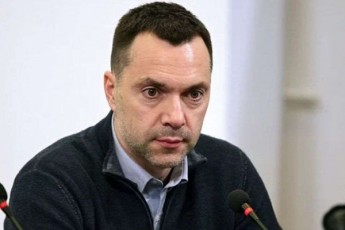 aleqsei-arestoviCi-Cven-gagvyides-rusebze-500-miliardad-ruseTis-gavlenis-zonad-da-amasTan-es-500-miliardi-unda-gadavixadoT-Cven-da-ara-ruseTma-es-aris-rac-xdeba