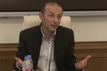 goCa-mukbaniani-guram-donaZem-ramdenime-adamiani-momigzavna-da-mixvda-rom-problema-iyo-CemTan-axlos-gakareba---erT-erTi-arxis-erT-erTi-wamyvani-Jurnalistia-axla-maka-CixlaZe-maSin-muSaobda-gadacema-patrulSi-da-isic-damikavSirda-