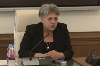 cicino-SavaZe-meuRleze-roin-SavaZeze-xelis-TiTebi-imdenad-gadamtvreuli-hqonda-rom-cxedars-Cven-is-leikoTi-davumagreT-tyavs-eWira-ubralod