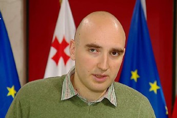 irakli-favleniSvili-euTo-s-genmdivnis-vizitis-da-misi-gancxadebebis-Sedegad-STabeWdileba-rCeba-rom-am-adamians-ar-esmis-qveyanaSi-Seqmnili-viTareba