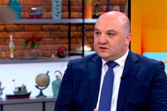 aleqsandre-daraxveliZe-bolo-periodSi-migraciuli-nakadebi-Zalian-gazrdilia-yvela-qveyana-cdilobs-rom-daicvas-sakuTari-interesebi-da-maqsimalurad-gafiltros-sazRvarze-adamianebi