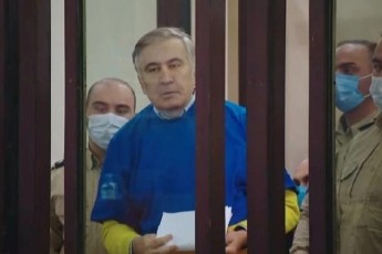 mixeil-saakaSvili---miwazec-maTries-momwamles-kidec-aTasgvar-braldebas-miyeneben-magram-mainc-vrCebi-saqarTvelos-warmatebis-saqarTvelosa-da-ukrainis-TavisuflebisTvis-brZolis-simbolod
