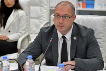 givi-miqanaZe-daviT-doiaSvilze-zustad-im-saxelmwifoSi-apirebs-moRvaweobis-gagrZelebas-romelsac-Tavisi-gamonaTqvamebiT-Seuracxyofas-ayenebda-esec-mis-uprincipobaze-miuTiTebs