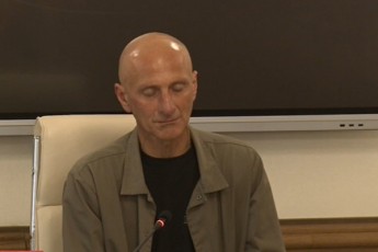 laSa-arqania-koxta-koduam-sakuTar-dedaze-daigina-rom-xelketiT-gamaupatiurebda-im-SemTxvevaSi-Tu-cru-braldebas-xels-ar-movawerdi---meti-winaaRmdegobis-arc-unari-Semwevda-da-arc-gza-mrCeboda-amitom-iZulebuli-gavxdi-xeli-momewera-bralze