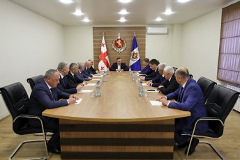 vaxtang-gomelaurma-aWaris-policiis-departamentis-danayofebis-xelmZRvanelebTan-samuSao-TaTbiri-gamarTa
