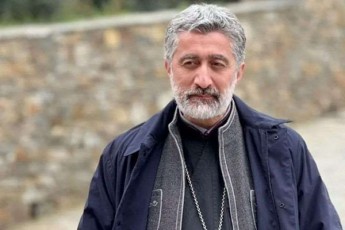 dekanozi-saba-daTa-TavaZis-speqtaklze-es-sulieri-sikvdilia-amaze-uaresi-aRaraferi-arsebobs-ewevian-uzneobis-propagandas-amaze-wlebi-imuSaves-im-arasamTavroboebma-romlebsac-dRes-SeuwydaT-dafinanseba