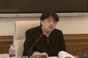 nana-qadagiSvili-Semocvivdnen-saxlSi-aRsrulebis-erovnul-biurosTan-erTad-romelsac-nika-melia-xelmZRvanelobda-gamomasaxles-da-1-larad-gadasces-Cemi-bina-rati-mgelaZes-romelic-aRmoCnda-gldanis-cixis-miyuradebis-oTaxis-kuratori