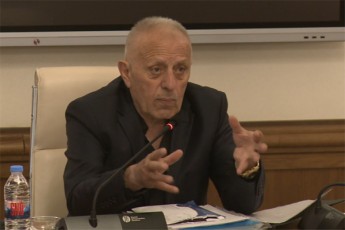 Tamaz-wulaia-anakliaSi-centrSi-mqonda-600-kvm-miwa-sabuTic-maqvs-da-reestrSic-gatarebulia-axalaiam-da-goroziam-galavani-moangries-traqtorebiT-da-sastumro-gaaSenes-im-Senobaze-CemTvis-arc-ukiTxavT-miiTvises-es-Senoba