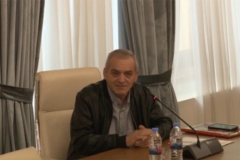 goderZi-Tirqia-damxvda-gamomZiebeli-beriSvili-dedaCemze-da-Cemze-iyo-miwebi-gaformebuli-rasac-getyvi-is-unda-daweroo-maCvenes---Cemi-neba-surviliT-vuTmob-saxelmwifos-mogvawerines-xeli-meore-dRes-wagviyvanes-reestrSi-da-yvela-gadagvaformebines