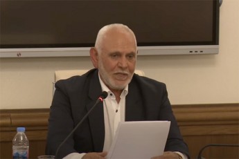 besarion-xvinTeliani-karantinis-sakanze-18-kvm-40-ze-meti-kaci-saWmeli-mxolod-puri-da-wyali-gvqonda-Seuwyveteli-cema-tyepa-40-gradusi-sicxe-wyliT-savse-buStebi-patimrebis-tanze-da-xelebze
